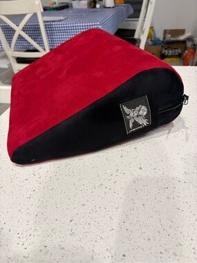 Liberator Pillow Wedge Positioning Cushion red Sex Intimate Micro Velvet